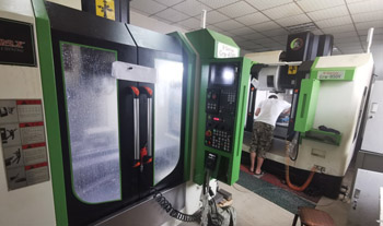 精密機械加工車間